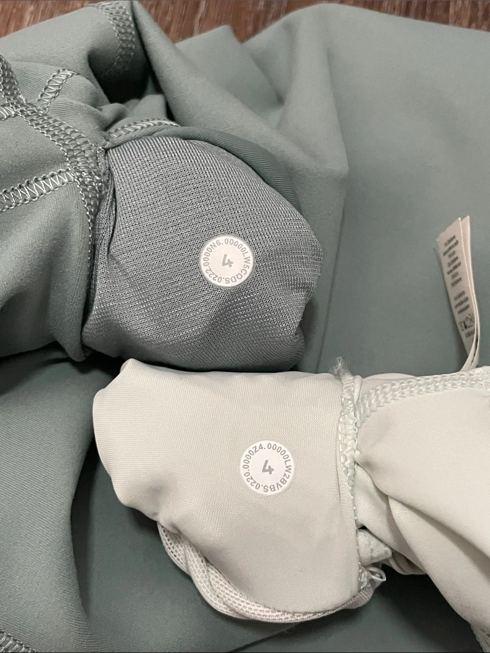 EUC Lululemon Matching Shades of Mint Green Set. Size 4